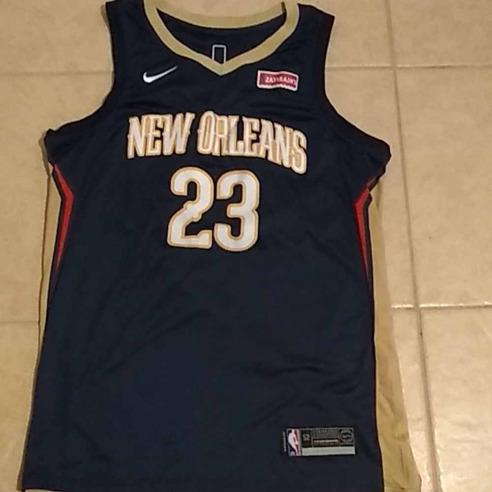 A New Orleans Davis 23 jersey shirt